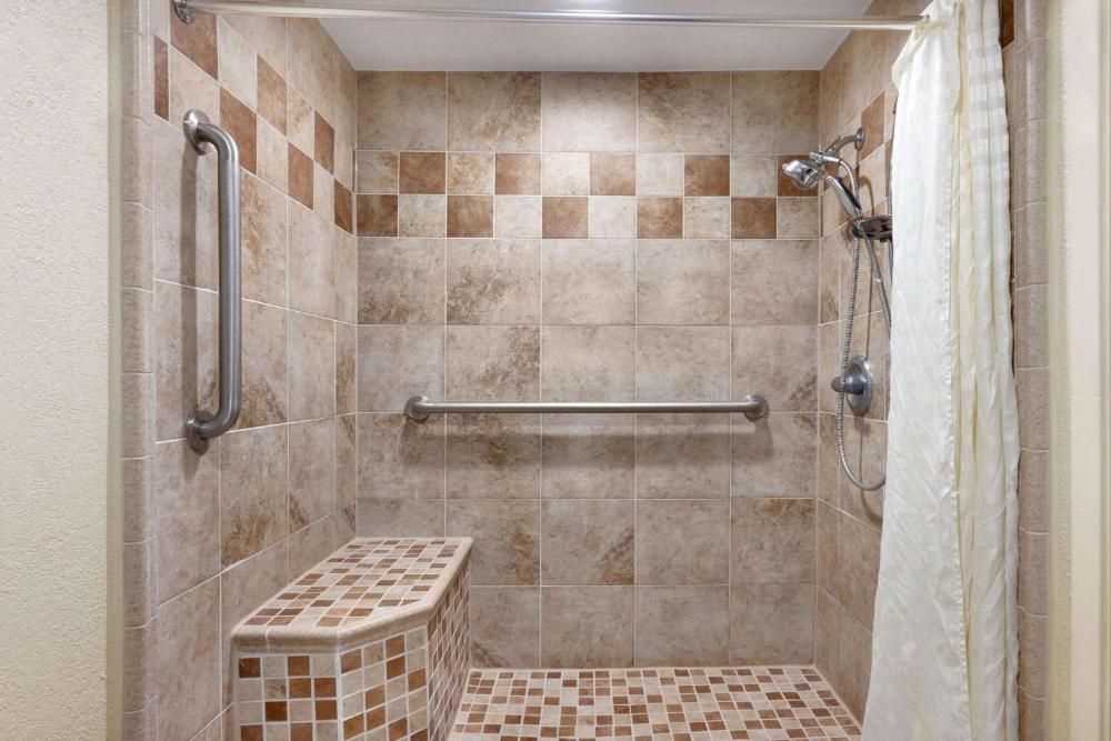 Double Room - Mobility Access/Non-Smoking interior